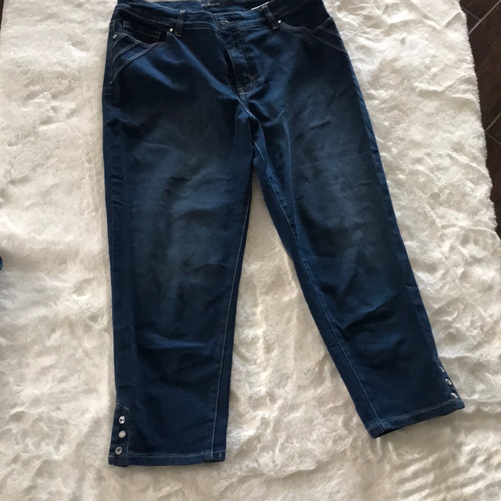Women denim tummy control capri(size 10)